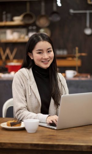 japanese-woman-posing-restaurant
